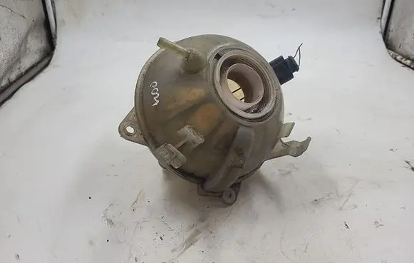 Volkswagen PASSAT B6 Windshield washer fluid reservoir/tank