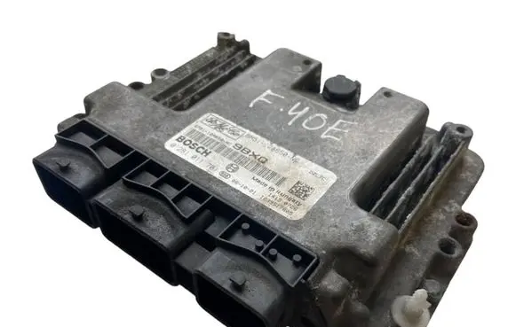 Ford Focus Engine control unit/module 6M5112A650NC 0281011701
