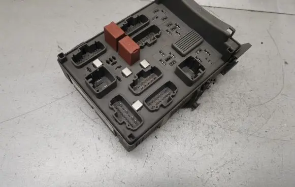 Renault Laguna II Fuse module 8200283811 8200004201E