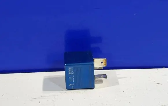 Audi A6 S6 C5 4B Other relay 8A0951253