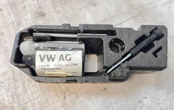 Porsche Cayenne (92A) Tool box 7P0012112