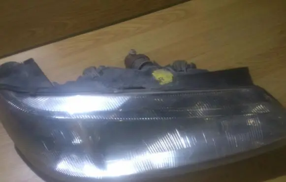 Peugeot 406 Headlight/headlamp 9616251280 damaged