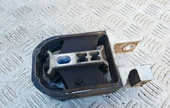 Volvo V40 Engine mount bracket 31359652