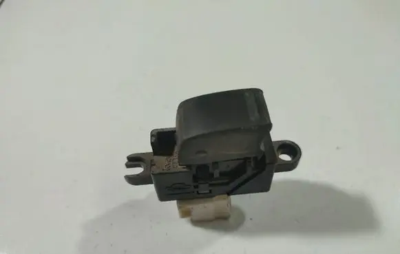 Nissan Almera Tino Electric window control switch