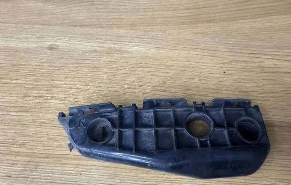Toyota Auris 150 Front bumper mounting bracket 5253502040