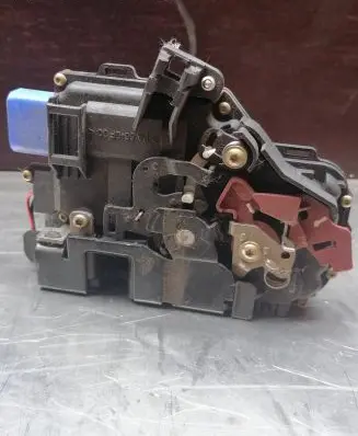 Volkswagen Phaeton Rear door lock 3D4839016
