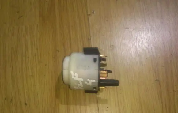 Volkswagen Golf IV Ignition lock contact 4b0905849