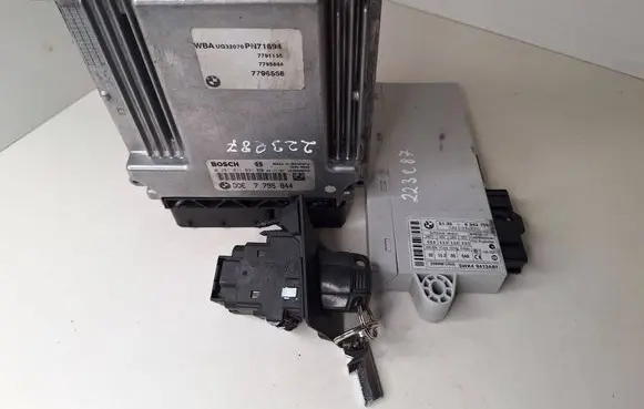 BMW 3 E90 E91 Engine control unit/module 7795844