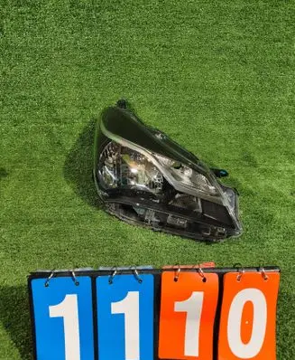 Toyota Yaris Headlight/headlamp 