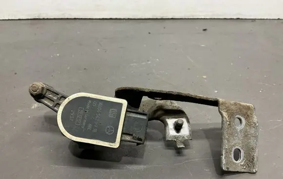 Mercedes-Benz B W246 W242 Rear air suspension level height sensor A0045429918