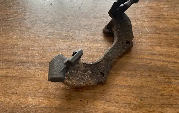 Nissan Almera Tino Front Brake Caliper Pad/Carrier 