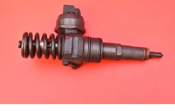 Volkswagen Golf IV Fuel injector 038130073AS