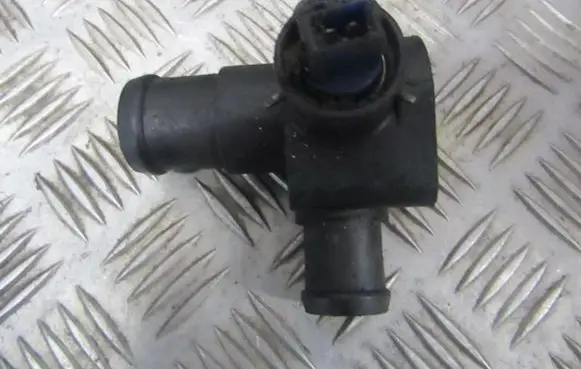 Audi A4 S4 B5 8D Engine coolant pipe/hose 108191