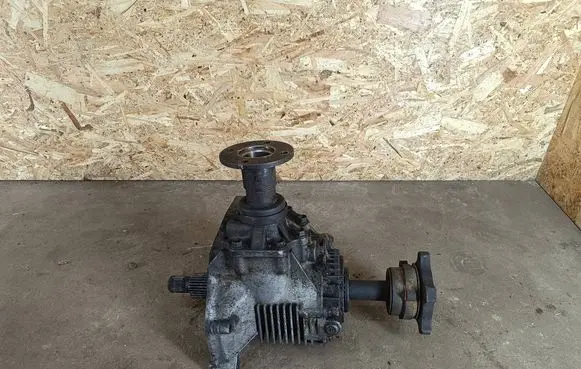 Nissan X-Trail T30 Gearbox transfer box case 