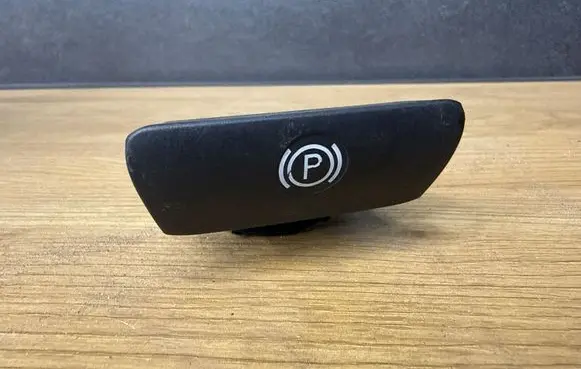 Volvo XC90 Hand brake release handle 8683963