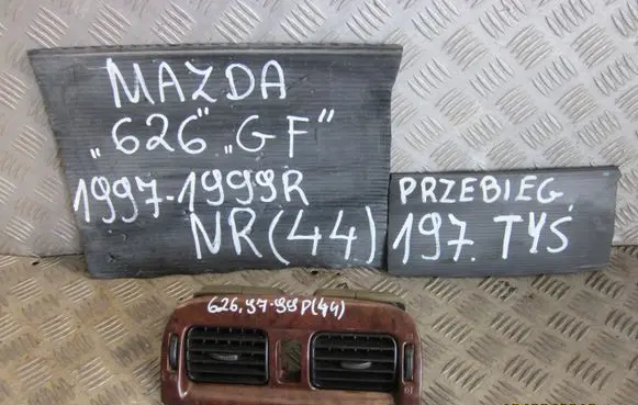 Mazda 626 Dash center air vent grill