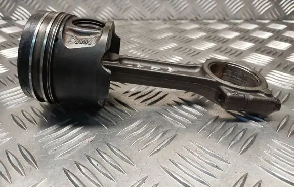 Nissan Qashqai Piston with connecting rod 7657X