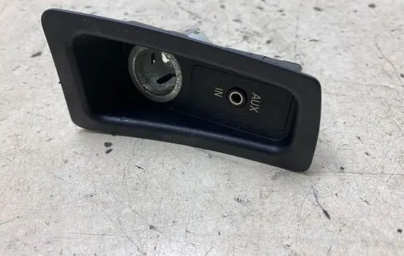 BMW 1 E81 E87 AUX in-socket connector 9110410