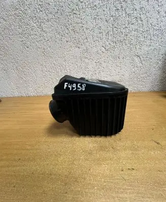 Mercedes-Benz C W203 Intake resonator A2710900804 F4958