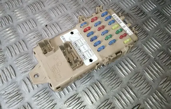 Subaru Forester SF Fuse module JB200400