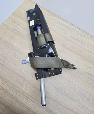 Volvo S80 Front seatbelt