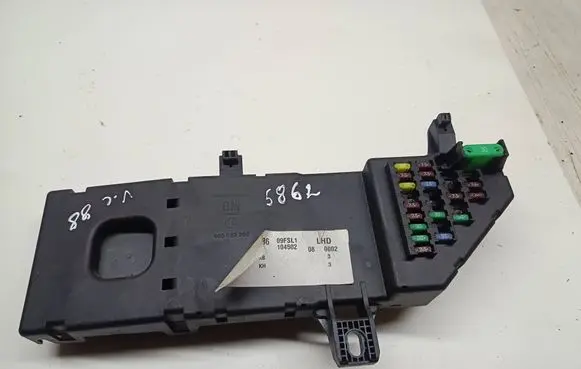 Opel Vectra C Fuse module 13181984 13199490 183609FSL1