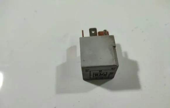 Volkswagen Transporter - Caravelle T4 Other relay 357911253A