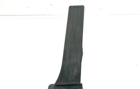 Accelerator throttle pedal