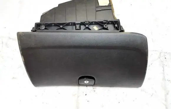 Peugeot 407 Glove box