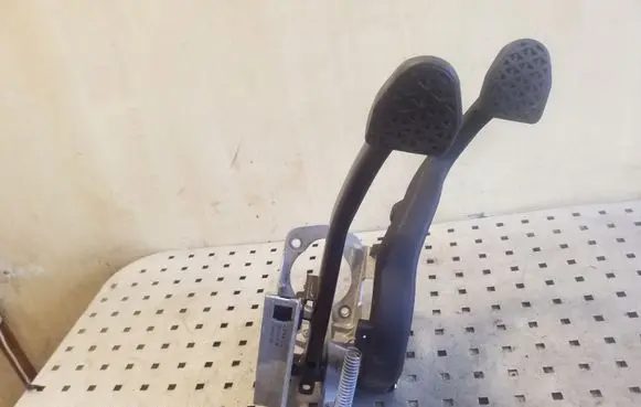 BMW 3 E90 E91 Pedal assembly 6773670