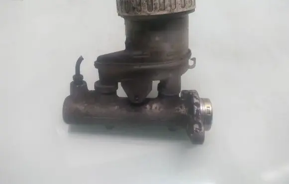 Mitsubishi Galant Master brake cylinder