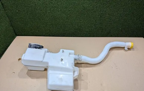 Renault Trafic III (X82) Windshield washer fluid reservoir/tank 289105241R 289105372R 289105773R