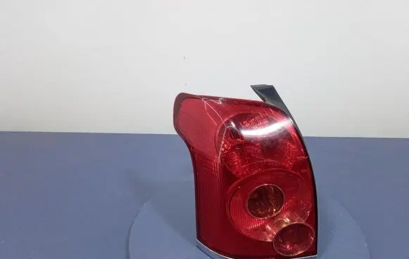 Toyota Avensis Verso Rear/tail lights S1022A
