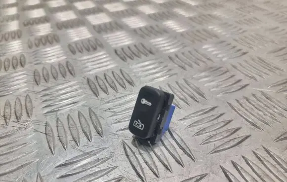 Skoda Octavia Mk2 (1Z) Central locking switch button 1Z0962125A 3400