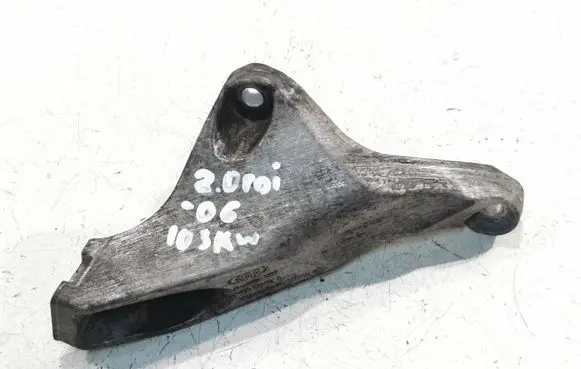 Audi A4 S4 B7 8E 8H Engine mounting bracket 8E0199307S