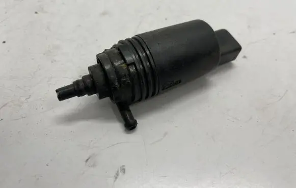 BMW 5 F10 F11 Windscreen/windshield washer pump 8377612