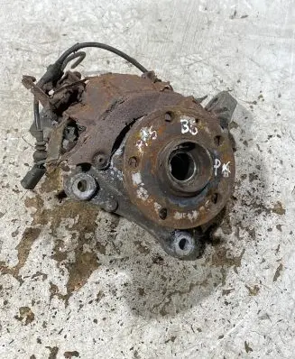 Volkswagen PASSAT B6 Front wheel hub spindle knuckle