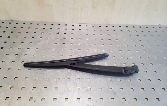 Rear wiper blade arm