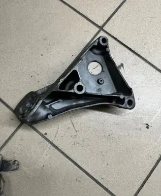 BMW 5 E60 E61 Engine mounting bracket 6777053 13807410 ENAC46000