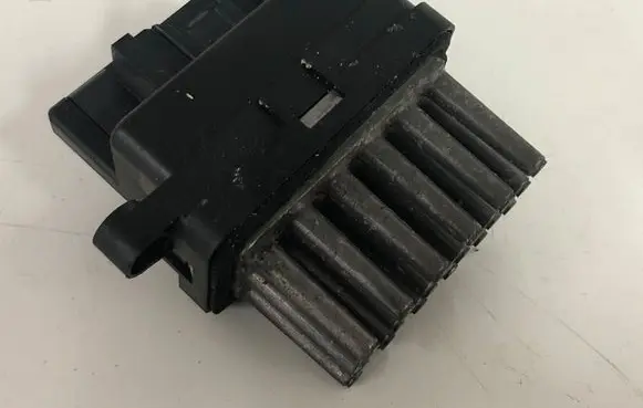 Ford Focus C-MAX Heater blower fan relay F011500028