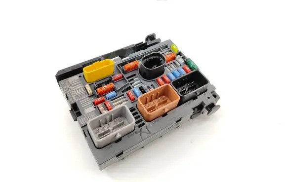 Citroen C4 Grand Picasso Fuse module 9667044880