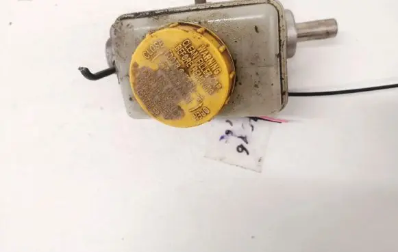 Subaru Legacy Brake fluid reservoir 
