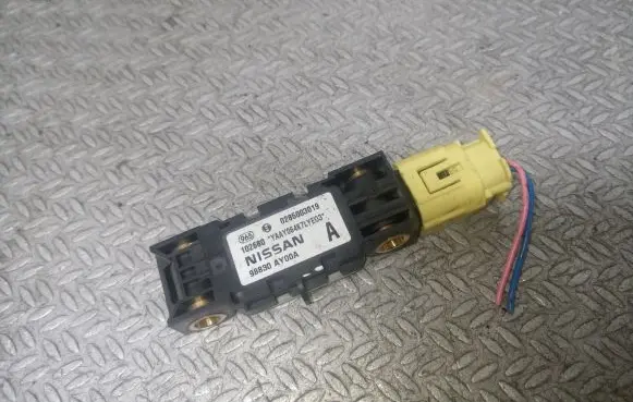 Nissan Note (E11) Airbag deployment crash/impact sensor 98830AY00A 0285003019