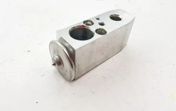 Nissan X-Trail T30 Air conditioning (A/C) expansion valve AQF8N1