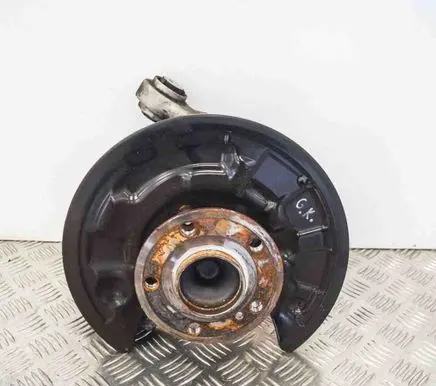 Rear wheel hub