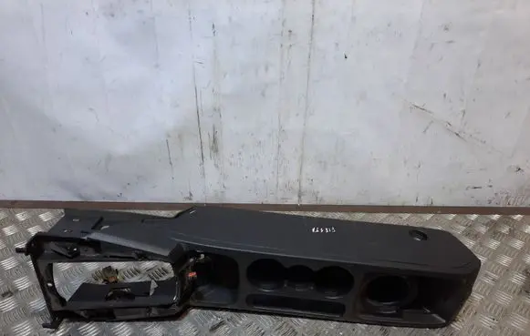 Ford Fiesta Center console D2BB54045A06CB35B8