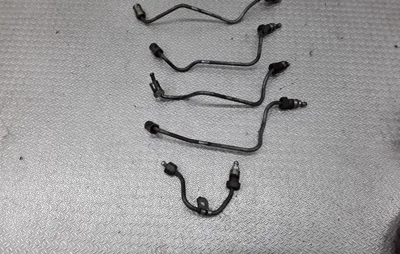 Fuel injector supply line/pipe