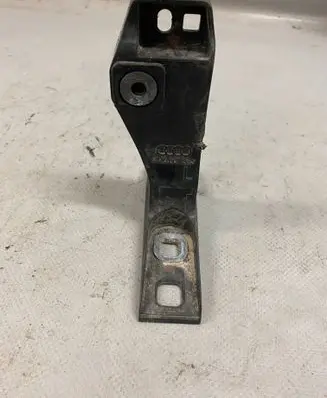 Audi Q7 4M Front bumper mounting bracket 4M0807333