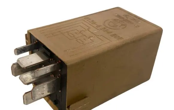 BMW 5 E39 Window wiper relay 8384505 61368384505