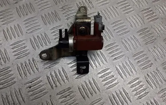 Mazda 3 I Vacuum valve 9652570180